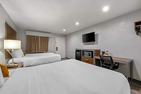 2 Queen Beds Nonsmoking Accessible