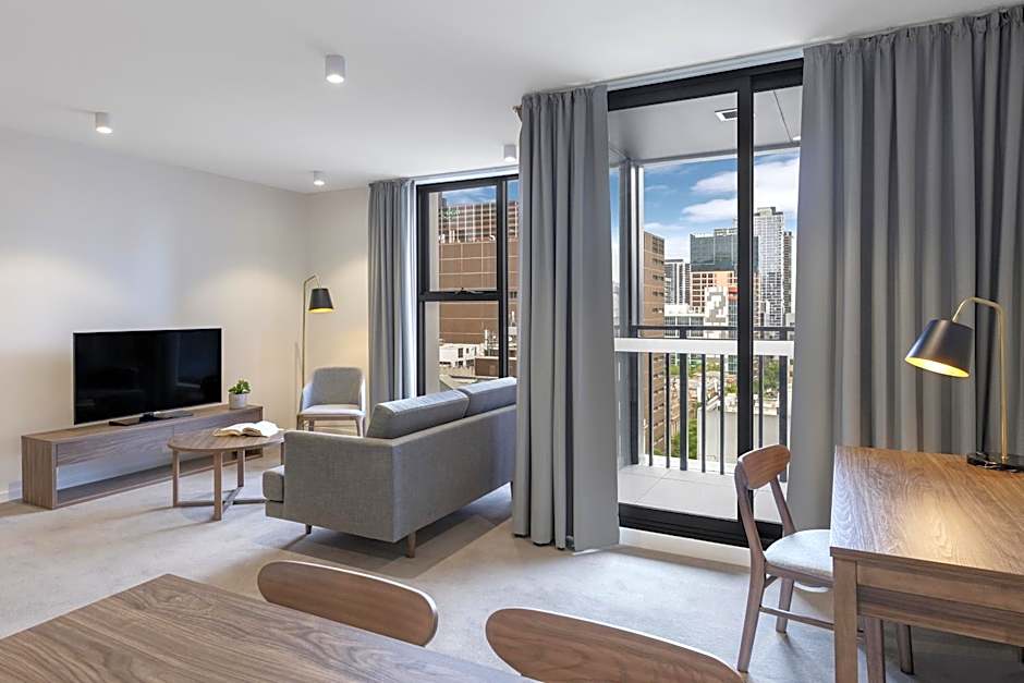 Brady Apartment Hotel Hardware Lane