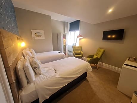 Twin Room with Shower