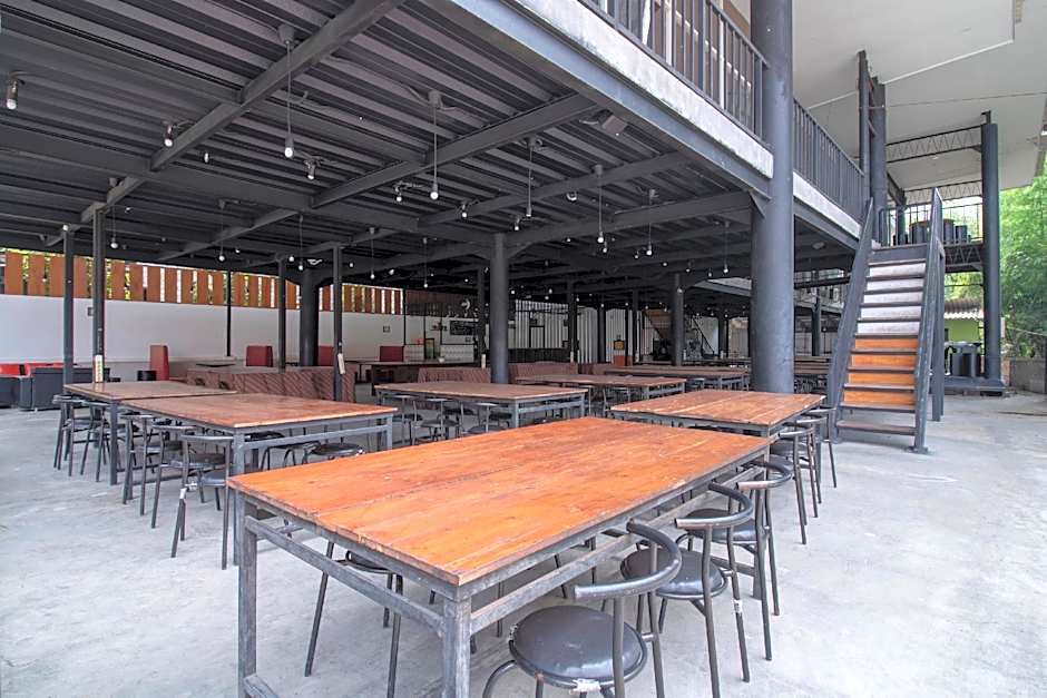 OYO 3283 Bwalk Hotel