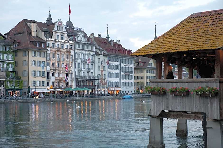 Hotel Pickwick and Pub "the room with a view"