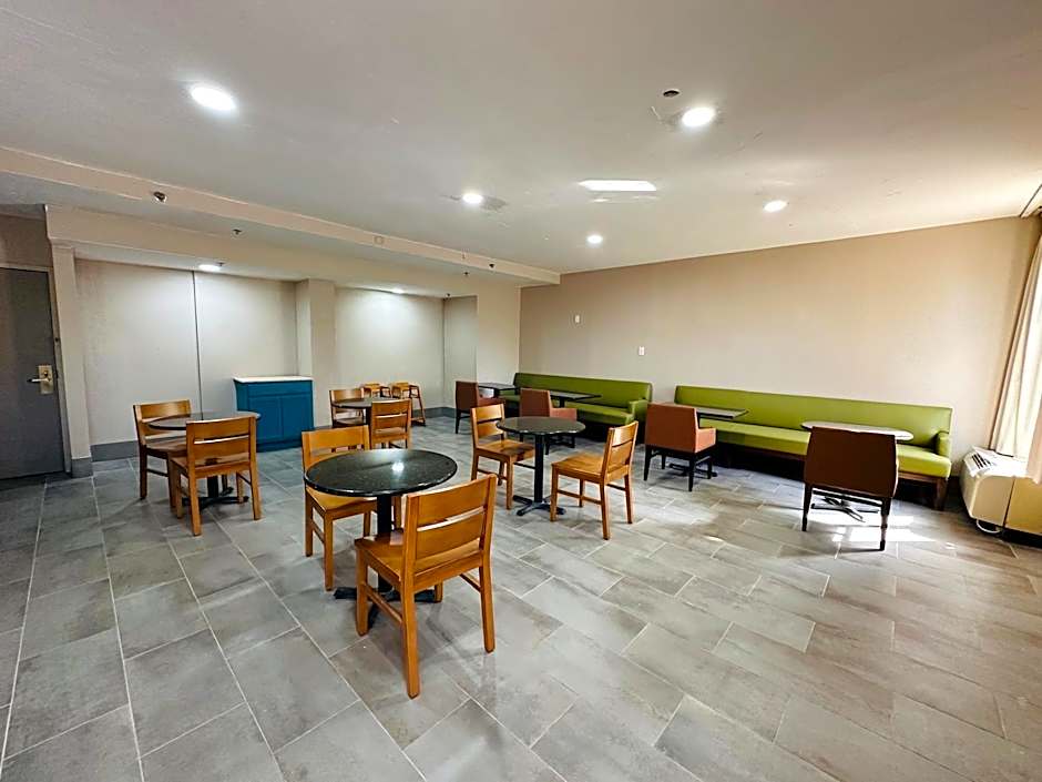 Ashbourne Hotel Canton/Hall of Fame I-77