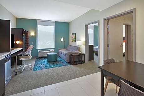 One-Bedroom Queen Suite - Non-Smoking