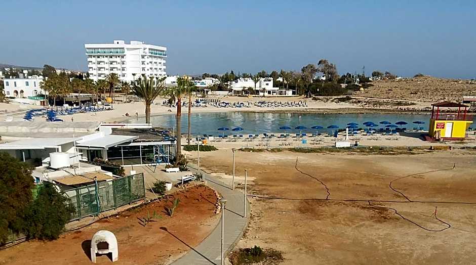 Christopher's Sandy Beach Suites