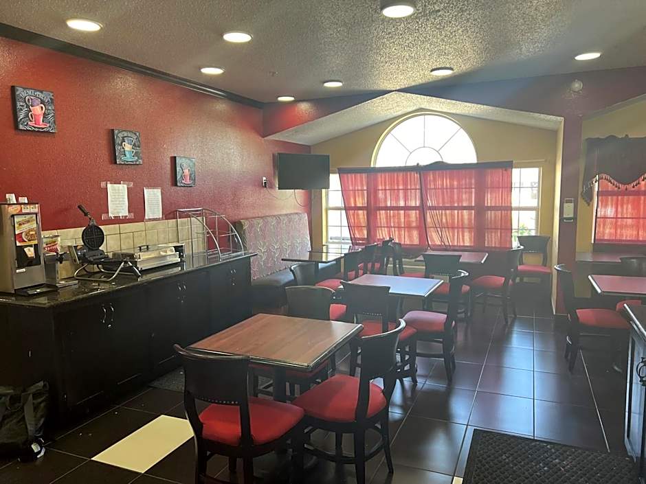 Days Inn & Suites by Wyndham Hutchinson