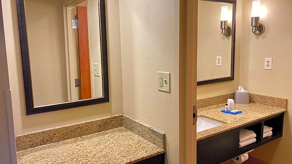Holiday Inn Express Hotel & Suites Edmond By IHG