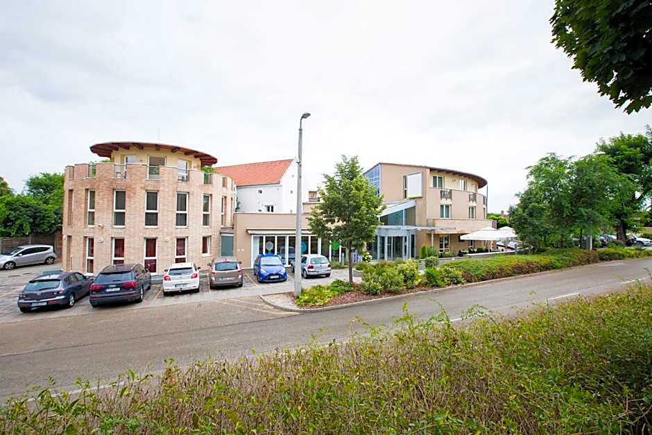 CE Plaza Hotel