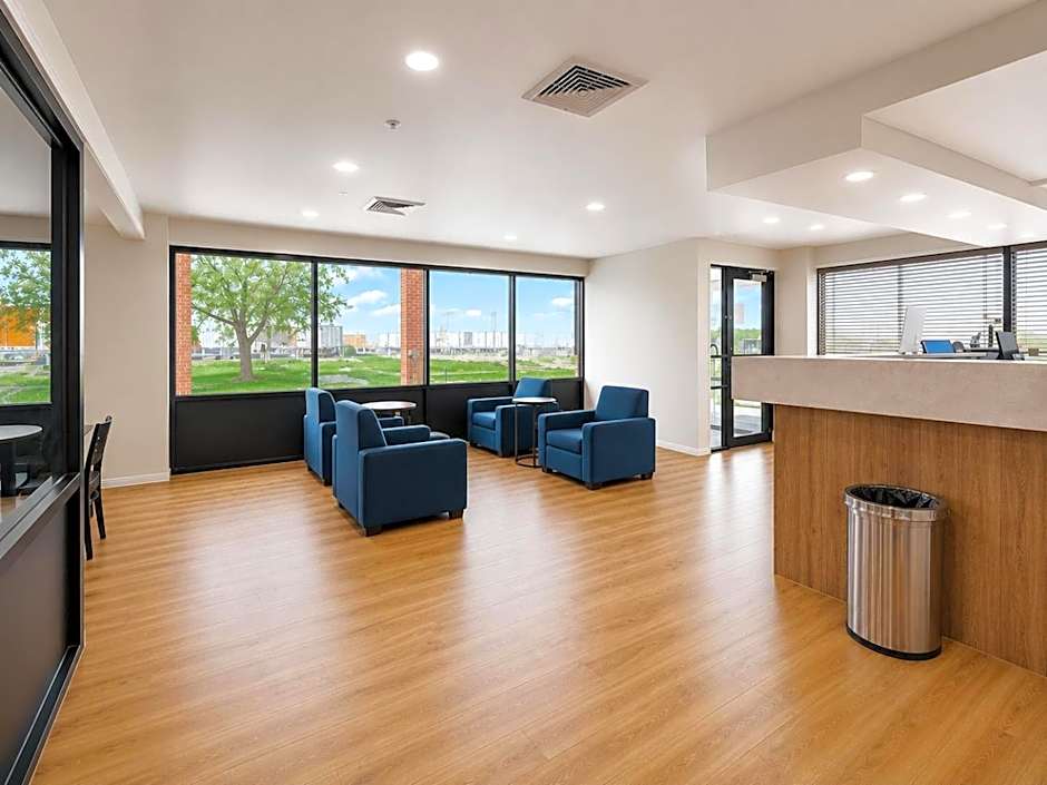 Days Inn by Wyndham Lake Point