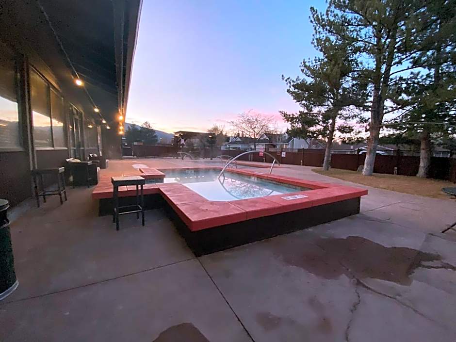 Mid-Century Gem w/King