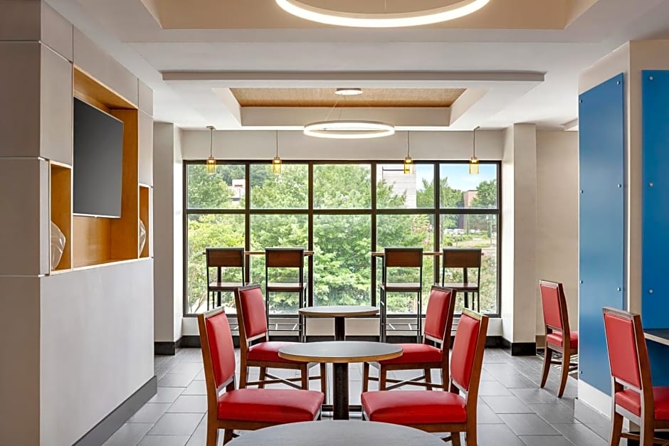 Holiday Inn Express Hotel & Suites Greenville-Downtown, an IHG Hotel
