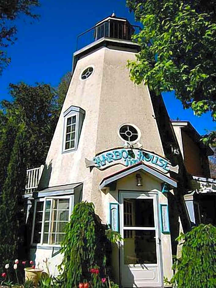 THE HARBOR LIGHT INN