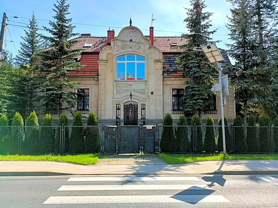 Dworek pod świerkami