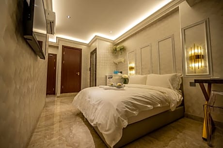 A Residence @ Between Hilton & Cititel Hotel
