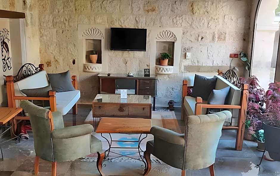 Sarnich Cave Suites