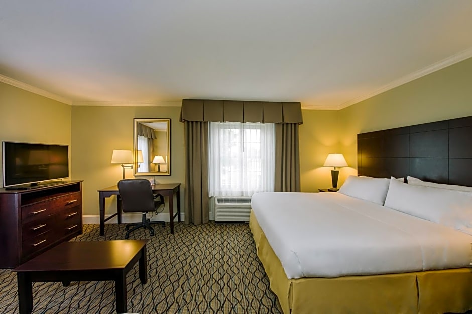 Holiday Inn Express and Suites Merrimack, an IHG Hotel