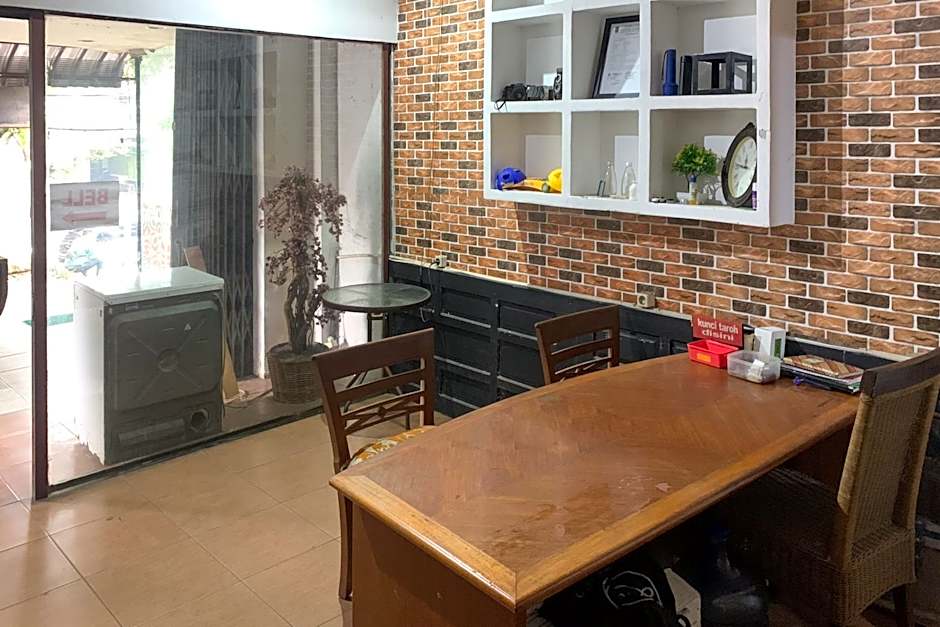 Backpacker Homestay Jatisampurna Redpartner