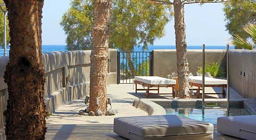 Oscar Beachfront Suites