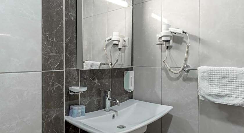 LoyalCity Hotel