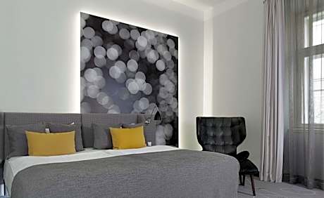 One-Bedroom Suite with Courtyard View