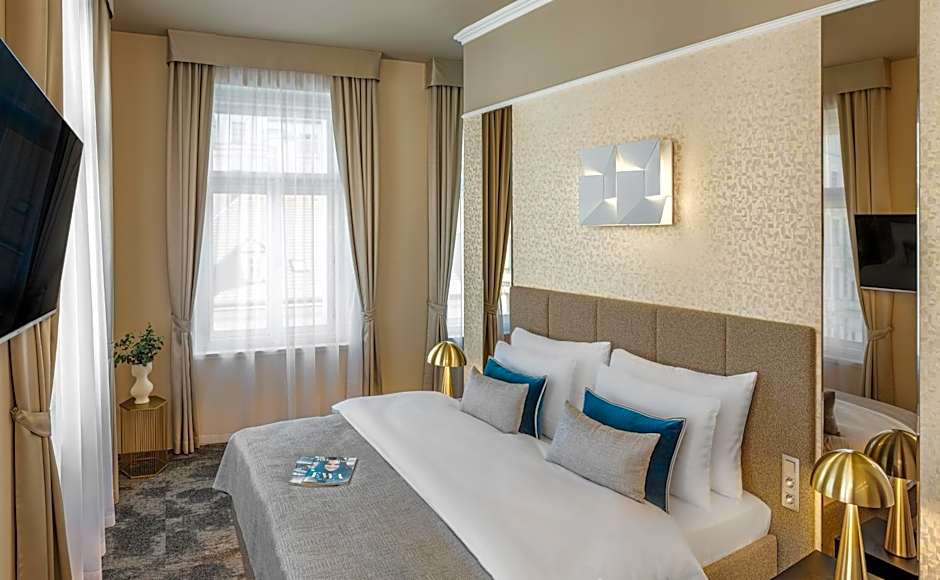 Hotel Maestro by Adrez