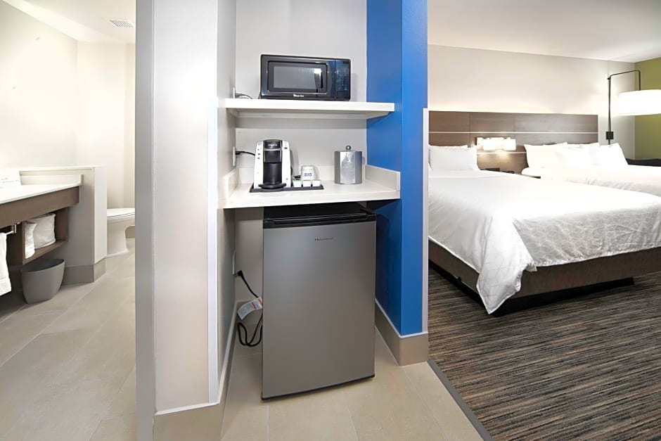 Holiday Inn Express and Suites Fort Myers Airport