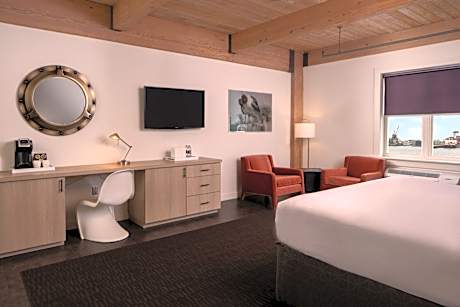 One King Bed Harbor View