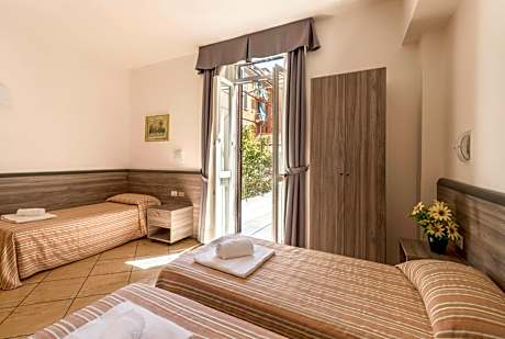 Triple Room with Terrace