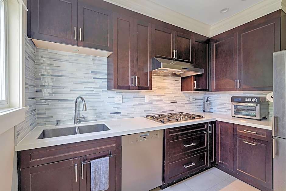 Luxurious Multi-Family Home in Vancouver West, 10 Mins Downtown