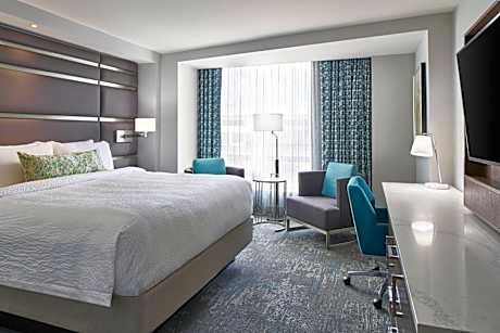 Guest Room with King Bed - Hearing Accessible