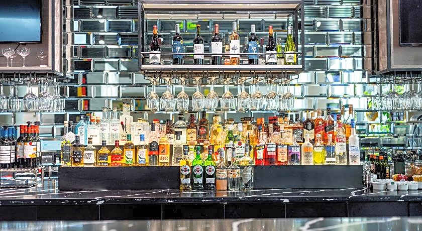 Ola Santiago Providencia, Tapestry Collection by Hilton