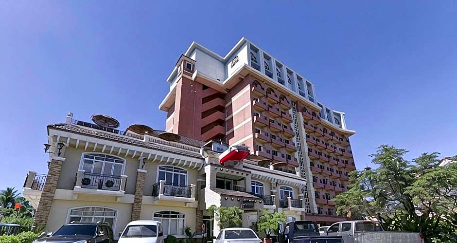 Crown Regency Suites Mactan
