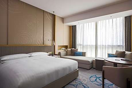 Deluxe Hill View King Room