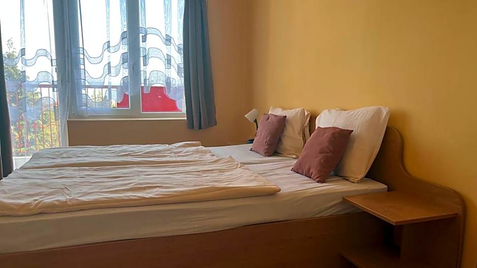 Manuela Ifjúsági Hotel