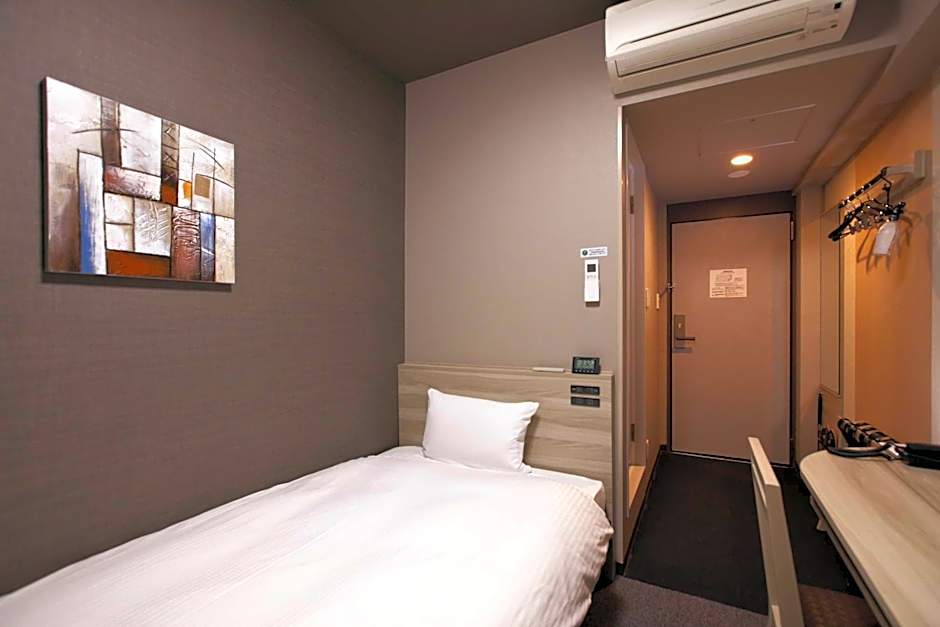 Hotel Route-Inn Toyama Ekimae