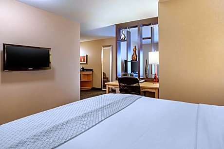 2 Queen Beds Suite Nonsmoking Upgrade