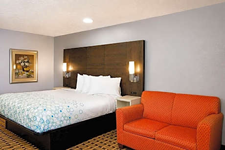 King Suite with Sofa bed - Non Smoking/Exterior Hall
