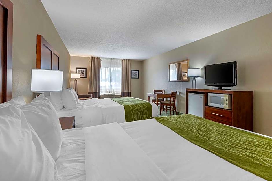 Comfort Inn Muscatine near Hwy 61