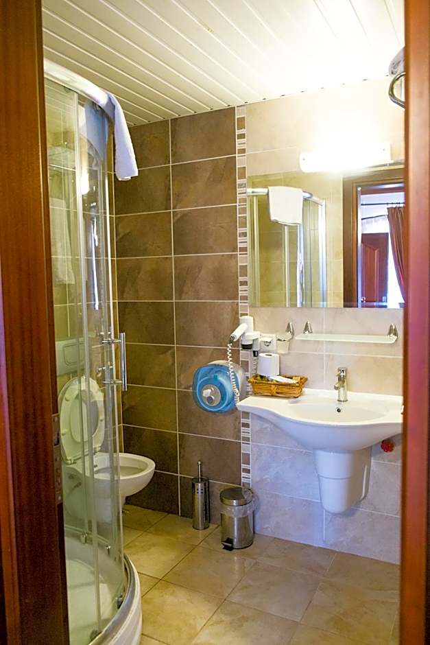 Cicerone Lodge Hotel