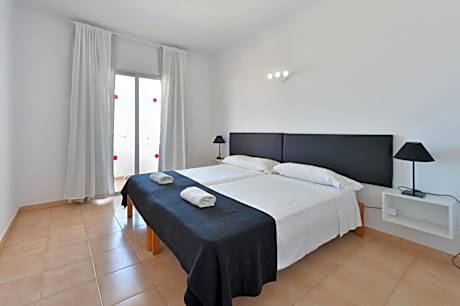 Apartment with Terrace and Sea View