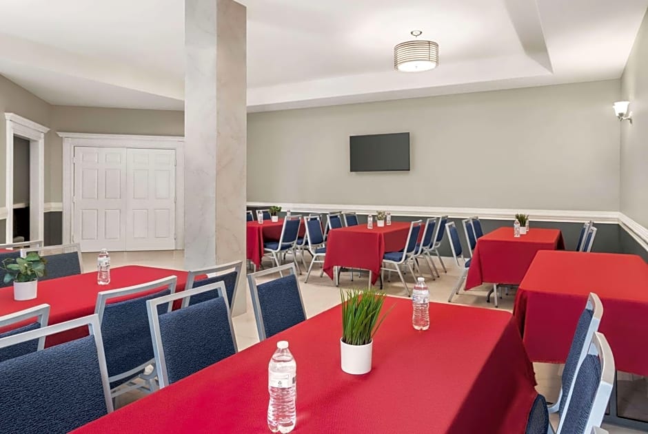 La Quinta Inn & Suites by Wyndham Brownsville North