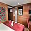 Le VIP Paris - Yacht Hotel