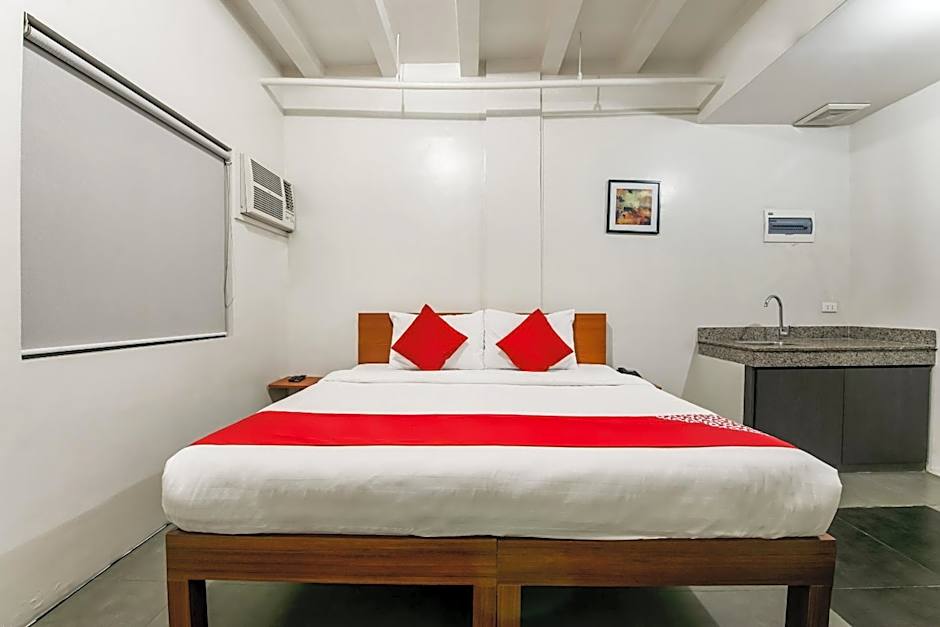 OYO 136 Regal Residences