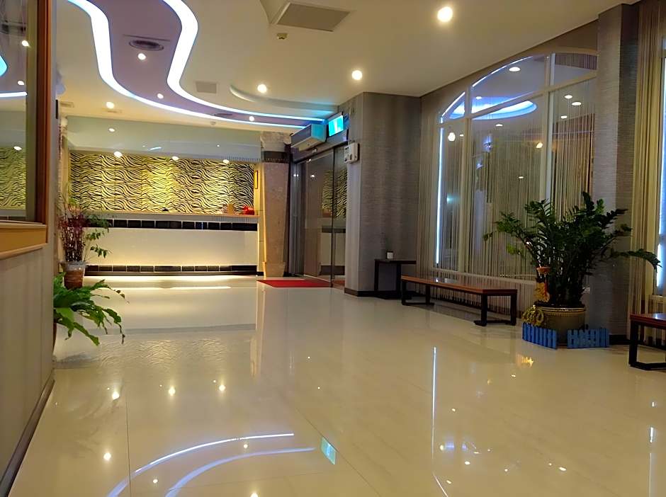 Golden Phoenix Hotel