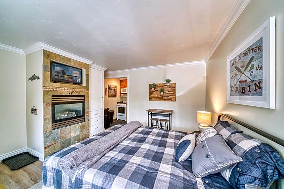 Moose and Maple Lodge