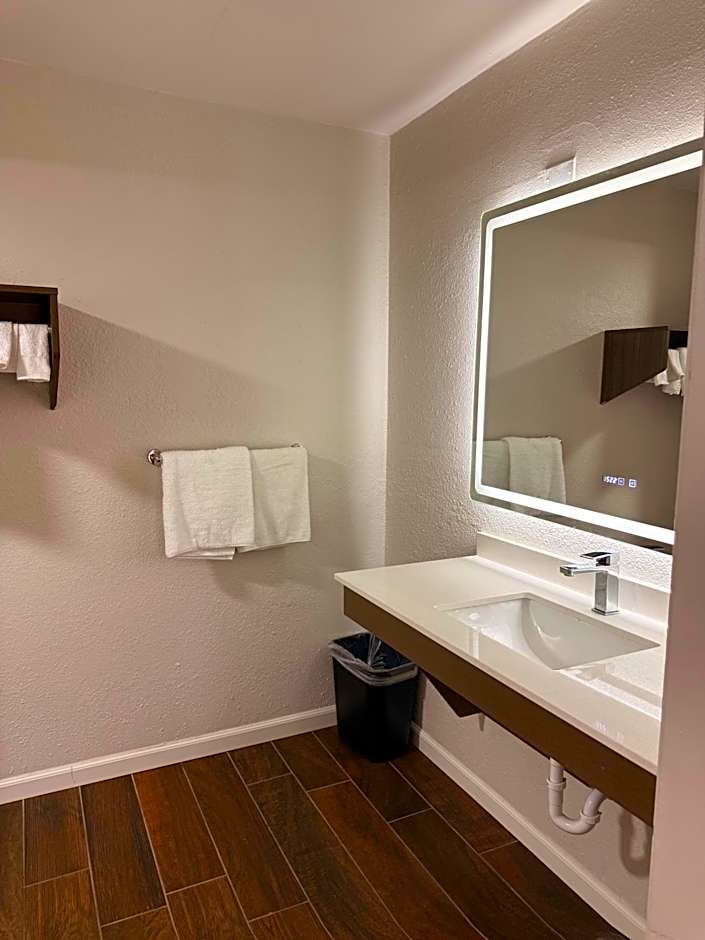 Americas Best Value Inn - Laredo