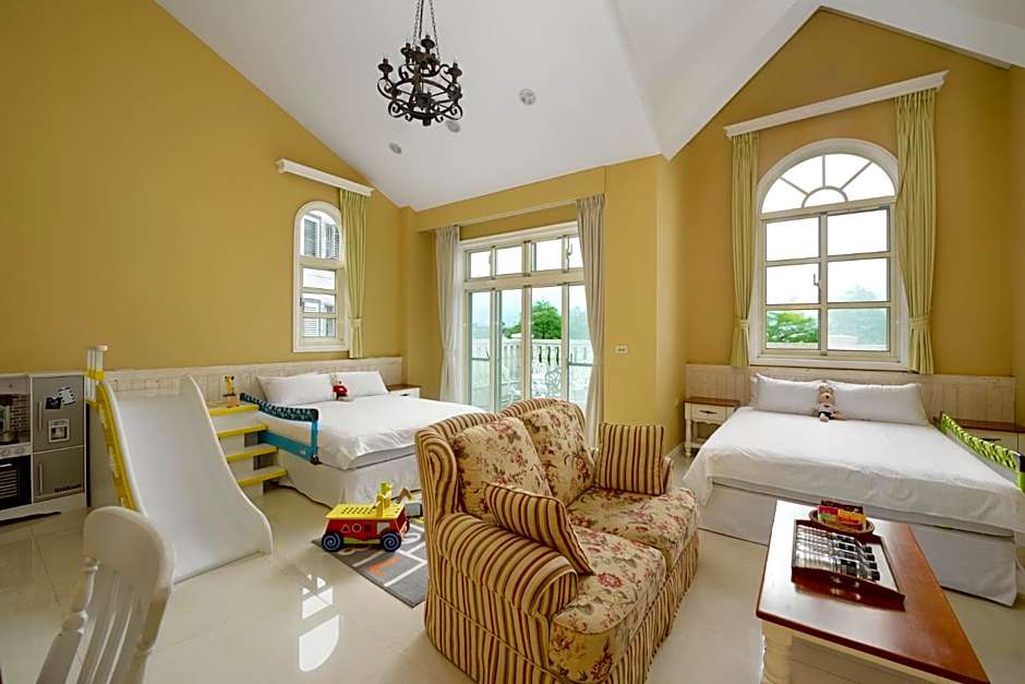 Dancing Butterfly Inn Family sliding BnB