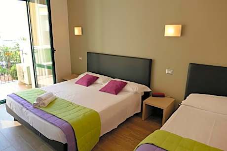 Triple Room with Sea View