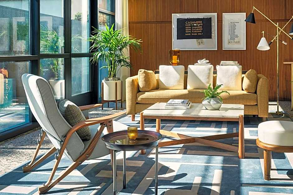 The Hollywood Grande, Autograph Collection