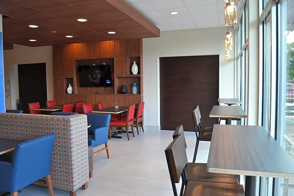Holiday Inn Express & Suites Goodlettsville N Nashville By IHG