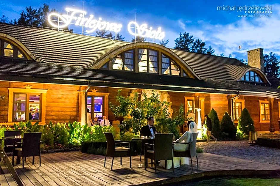 Kompleks rekreacyjno- hotelowo-wypoczynkowy FIRLEJOWE SIOŁO